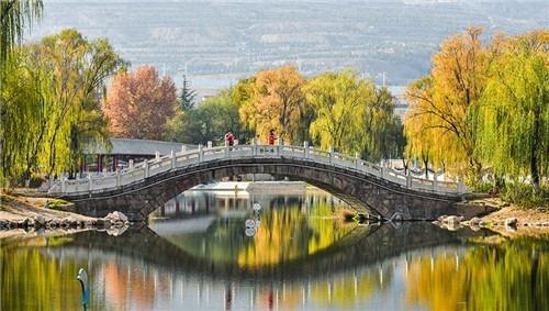 伏羲卦台马跑泉公园_副本.jpg