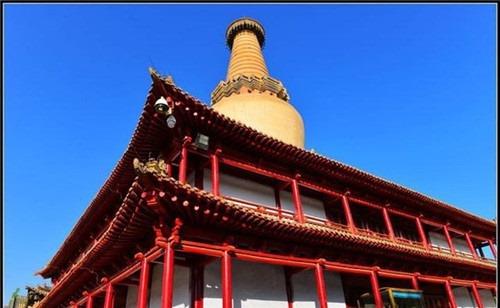 七彩丹霞张掖大佛寺1_副本.jpg